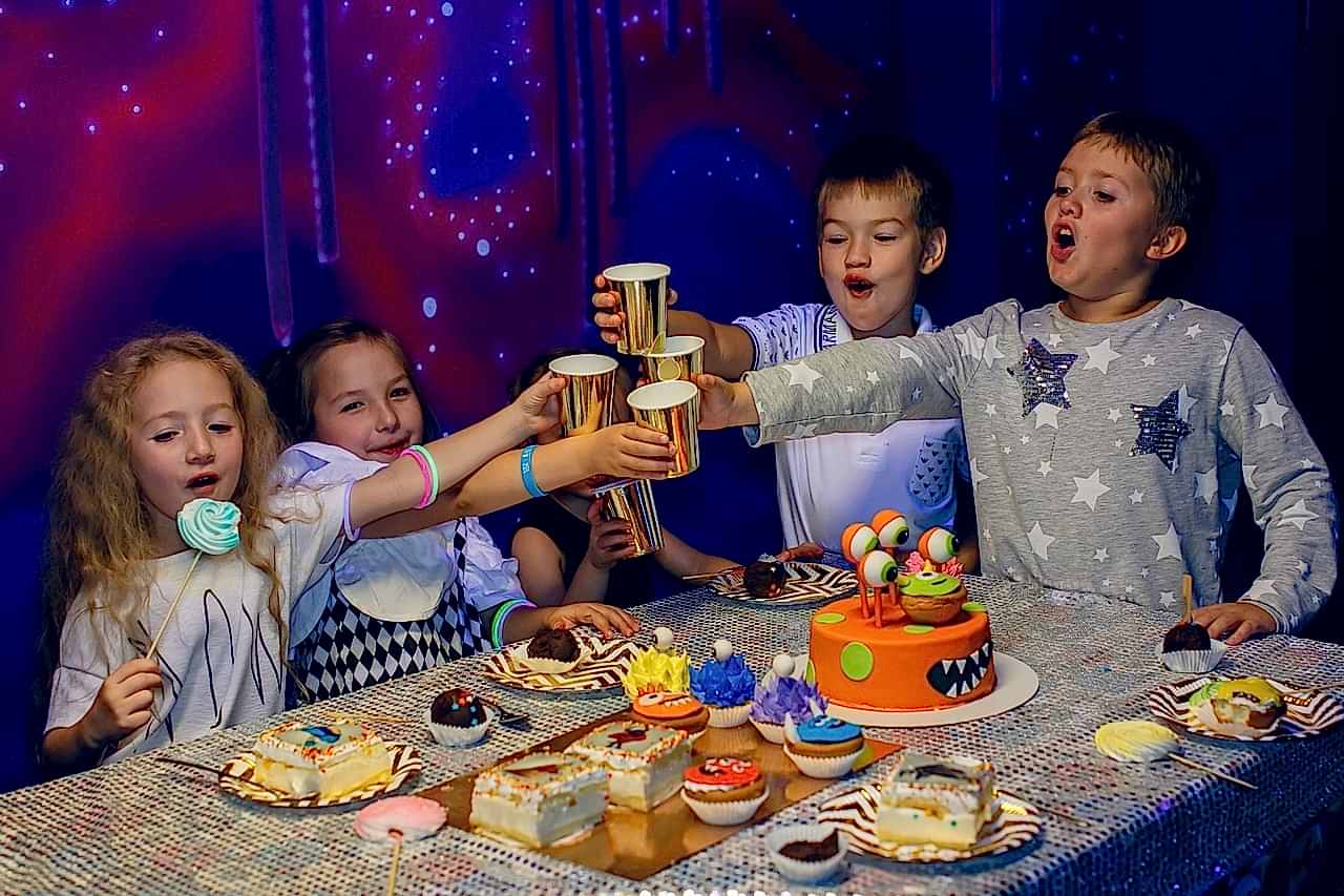 банкетная зона Диско-космо-рамия