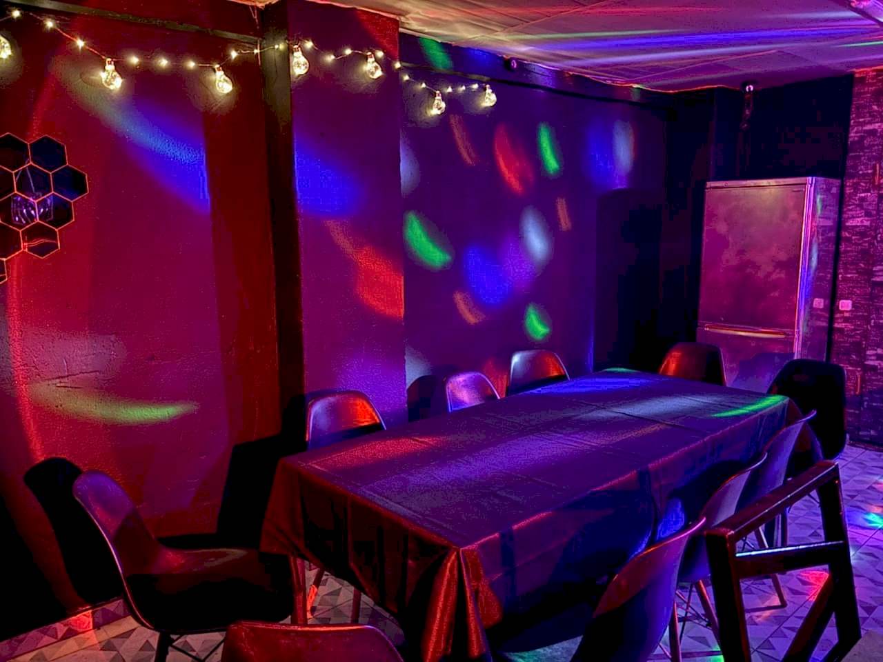 Лаунж в квесте "Запретная дверь", г. Алматы